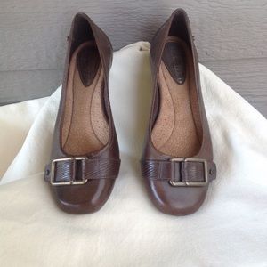 Michelle D brown leather flats